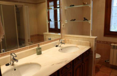 Lanau Casa Barbacoa Bike's Jardín Naturaleza - Foto 15