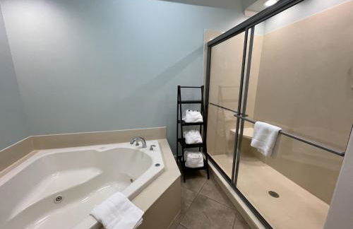 80BPD, Four bedroom, two 1 2 bath log-sided condo with lake view , garage condo - Foto 24