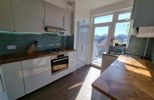 Lovely 2 bedroom flat in North West London - Photo 4