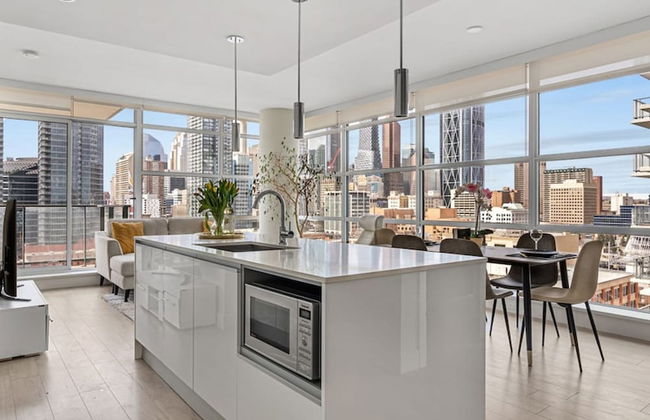 DT Upscale Corner Unit Tower Views Free Parking - Photo 8