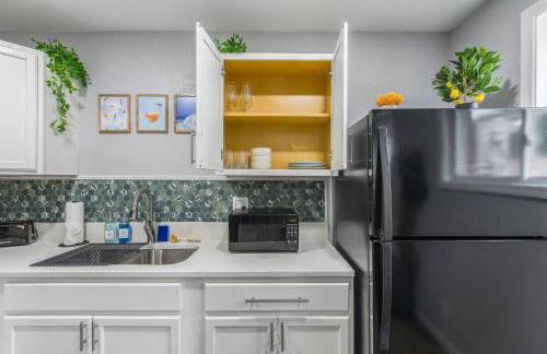 Mid century APT, KING bed + desk - Foto 24