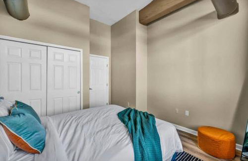 Colorful 2Bed Apt Heart of Downtown Lake Views - Foto 25