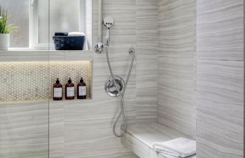 Zen Haus Garden Retreat, prime location, Luxe amenities - Photo 28