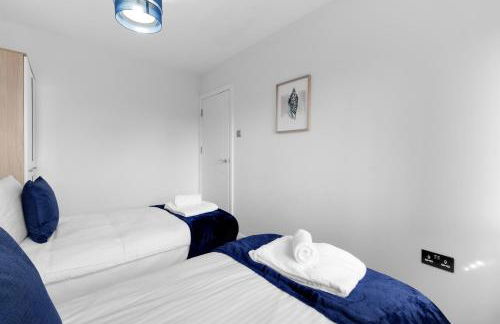 Modern 4 Bedroom House With Parking in Farnham Royal, Slough By 360stays - Foto 25