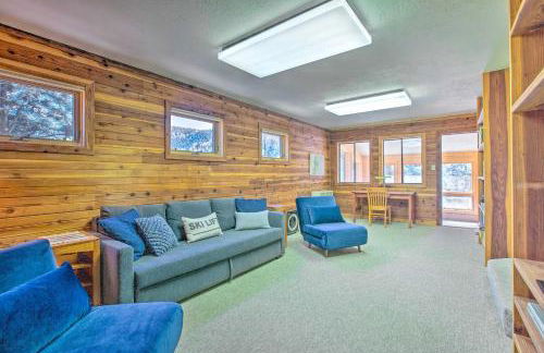 Roomy Angel Fire Home with Hot Tub, Sunroom and Views! - Foto 15