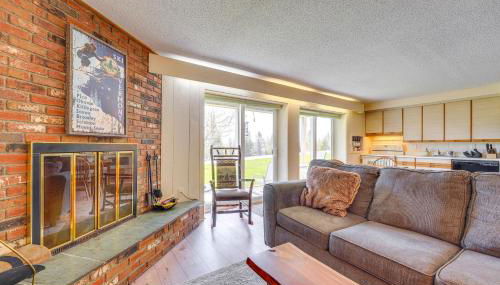 Ski-InandSki-Out Bromley Mtn Condo Wood Fireplace! - Foto 4