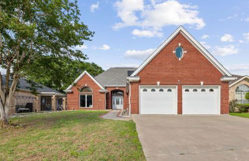 Golf-Side Luxe Escape Sleeps 13 Hot Tub & Theater - Foto 6