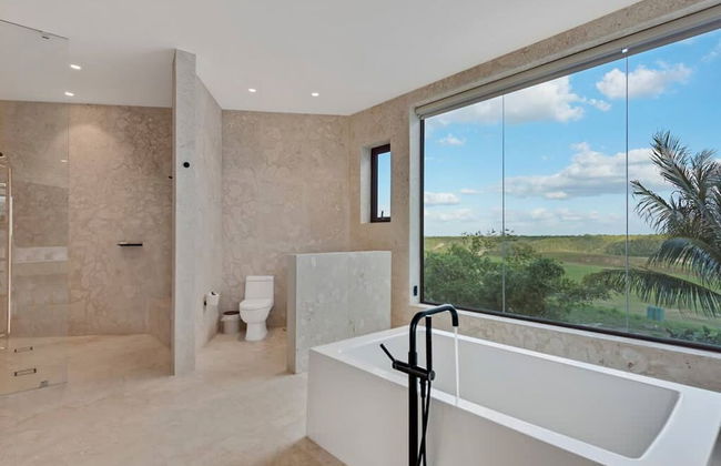 Modern 7BR Villa w Stunning Views of Golf Course - Photo 23