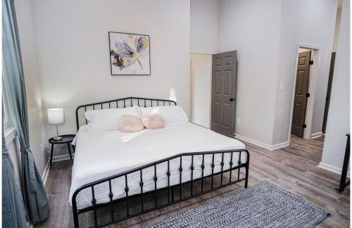 Magnificent 4BR Near Famous Riverwalk and Downtown - Foto 18