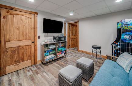 Brand New Build Luxury Mountain Chalet with Hot tub, pool, Game Room, Premium features - Foto 21