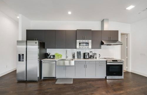 City View 1BR I Gym I Free Parking I Workspace - Foto 9