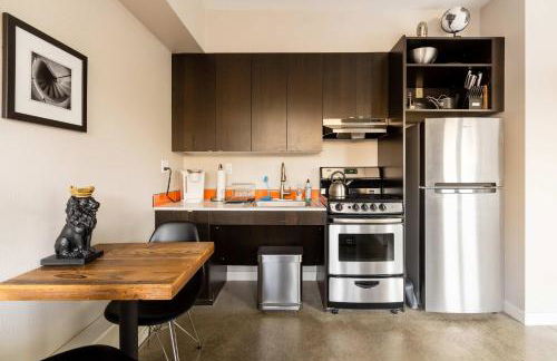 Stay Portland - Bright Studio Apartment - Food Carts & Local Shops - Photo 6