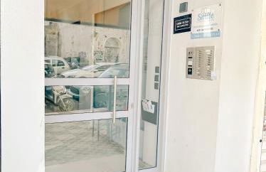 Elegant City-Center Apartment - Photo 9