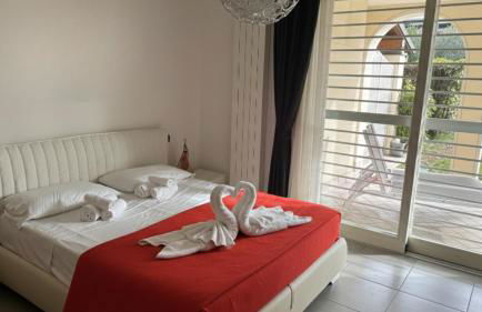 Bea's House, Restyling 2026 Sirmione with Private Garden and shared Pool DesenzanoLoft Official Partner Homes & Villas by Marriott Bonvoy - Foto 22