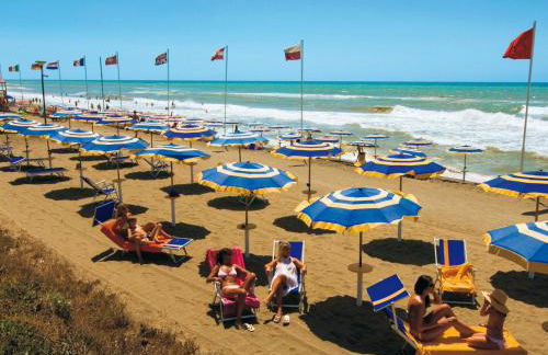 Pine-shaded Getaway w/ Pool - Foto 40