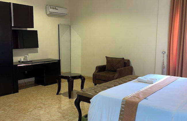 Aaron's Place Luxury Apartments & Rooms - Photo 18