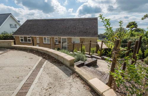 Coastal retreat with stunning sea views - Photo 13