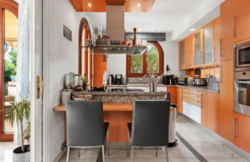 Infinity pool mansion by Costarentals - Ref 85 - Photo 29