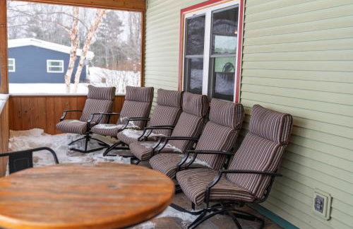 Bass Bay Getaway | Lakefront Family Cottage - Foto 50