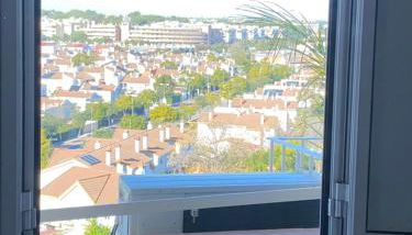 Habitación luminosa en piso compartido - Foto 4