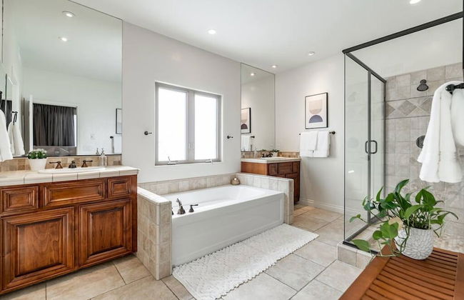 Your Home in San Diego - Two-car Garage - Foto 22