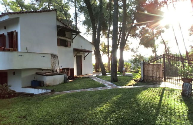 Family Villa in Sani - Sleeps 6 - Parking - Wifi - Foto 7