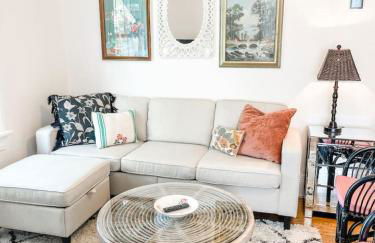 Adorable 1BR Apt. w KING bed 1 m. to square - Foto 35