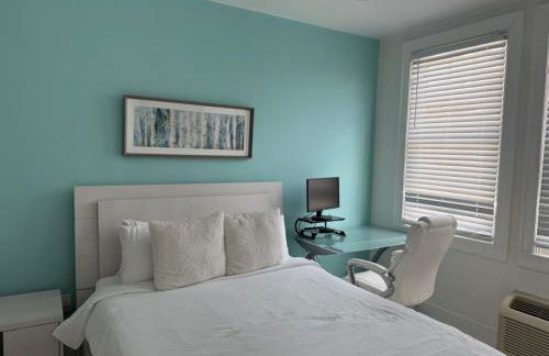 2BR Beachside Retreat with Pool - Foto 44