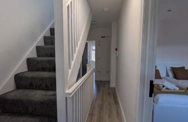 Modern Central Apartments with Balcony - Photo 43