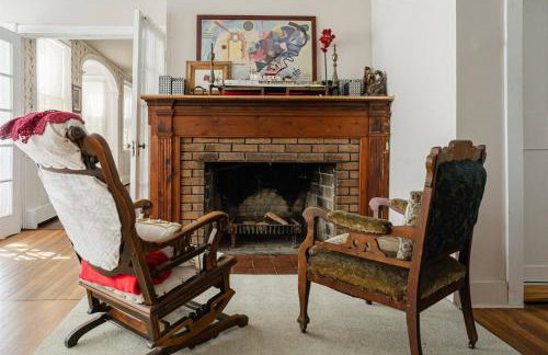 Historic Home near Stony Brook Village & Beach - Foto 58