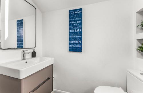 Elegant Retreat in Cheltenham - Garden & Parking Included - Foto 50