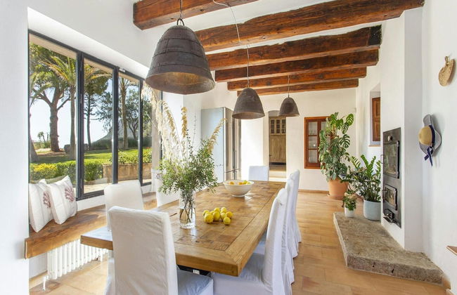 Stunning Farmhouse With Private Pool - Photo 29