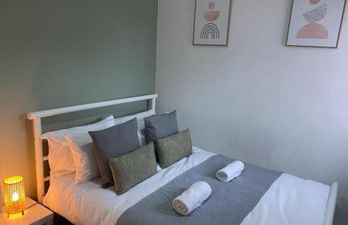 Montrose - Perfect Contractor Stay Own Driveway 3 bedrooms - Photo 6