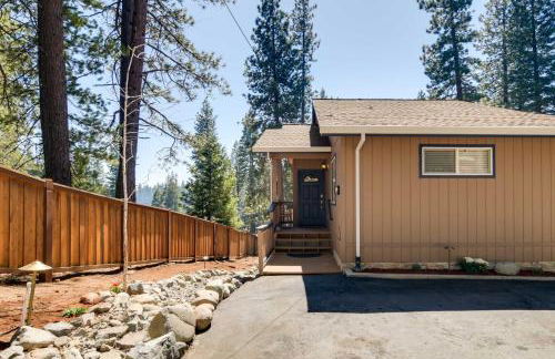 Updated Lake Almanor Retreat with Patio and Grill! - Foto 24