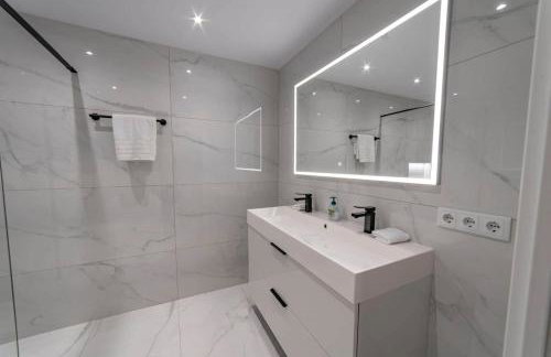 Frontline Apartment Sea Views - Pool - Center - Foto 24