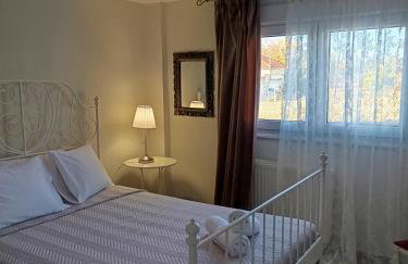 Vintage Garden House - Photo 41