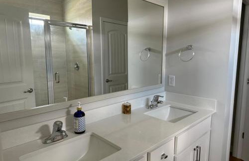 NEW HOUSE! 4BR Entire house Near Airport - Photo 26