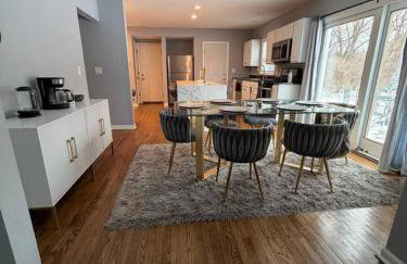 TheCreekHouse 5BR Sanctuary w Sunroom and Games - Foto 11