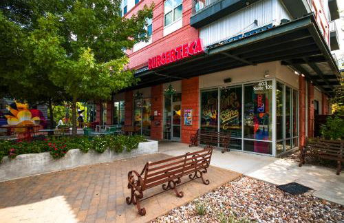 Chic 2BR-Southtown Near Rvrwalk, Dome & Conv - Foto 39