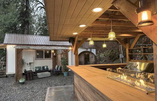 Enchanted Hollow- Cozy, Romantic Woodland Getaway - Photo 45