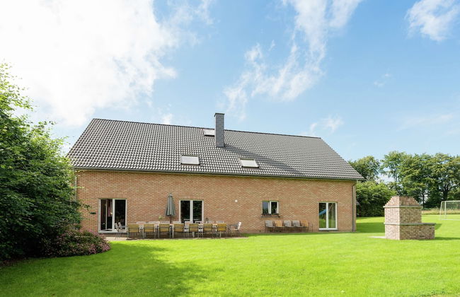 Spacious Retreat by Lake - Photo 35