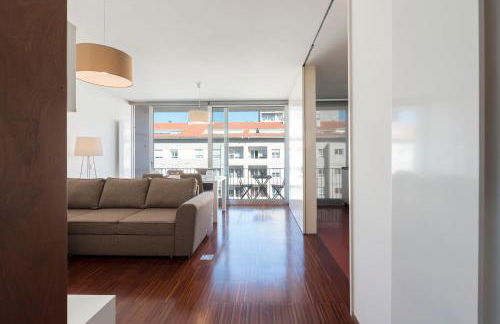 LovelyStay - Casas Brancas - Modern Apartment with Balcony & free private parking - Foto 10