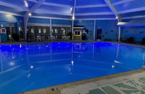 Stunning! Pocono Escape! HotTub Sauna Pool Ski Pet-Friendly Firepit Game Room Fireplace BBQ Lakes Tennis Fishing - Foto 18