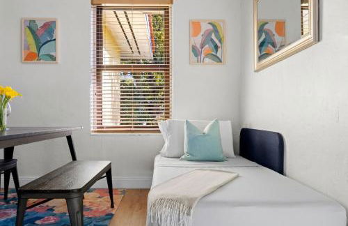 Cozy 2BR Next to Design District & Free Parking - Photo 20