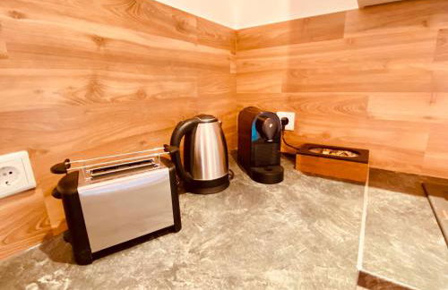 HOCHWERTIGE Ferienwohnung mit 7qm Balkon, Netflix, Kaffeeautomat, RainShower Bad - Foto 8