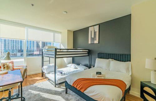 Stylish 1BR HighRise DT, Parking, Pool, Gym, W-D, Golf - Foto 37