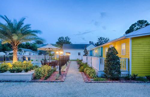 Quaint Cottage with Private Pool-Walk to Everything - Foto 27