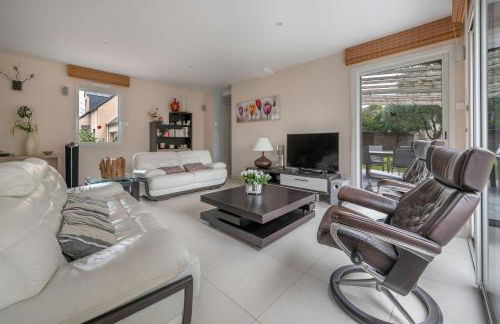 Grande maison familiale avec piscine et jardin - Foto 11