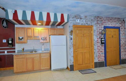 Redbud Keep - Unique Features, Movie Set Decor, Grill, Wifi, Family Friendly, Hiking, Billiard Table, Movie Theater Room, Fireplace, Golfing, View, 2 King Beds - Foto 75