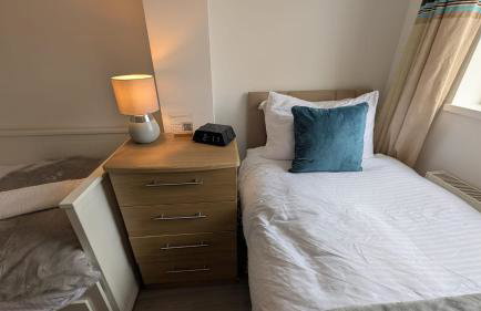 Peaceful 2-Bed Bungalow with Garden & Parking in Bramley Village, Rotherham - Foto 67